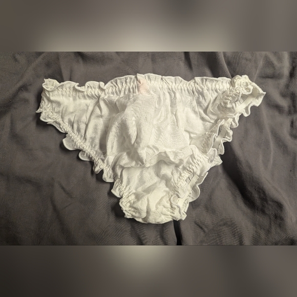 Lingerie set, Frilly, Size Small - Picture 4 of 7